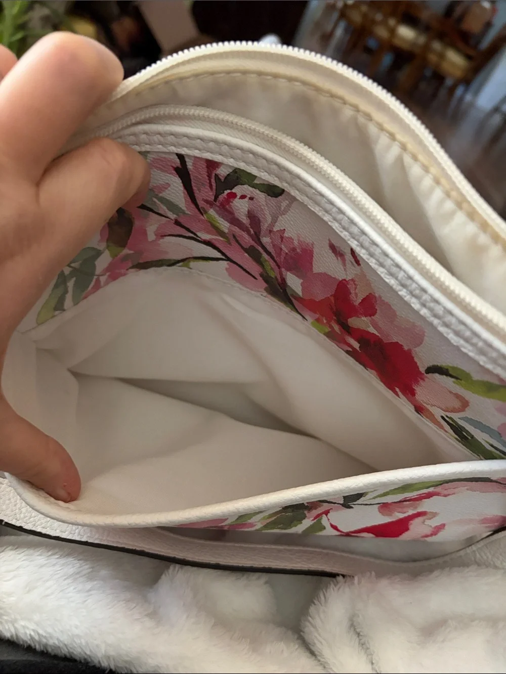 Liz Claiborne White Floral Shoulder Bag with Pink & Red Flowers
